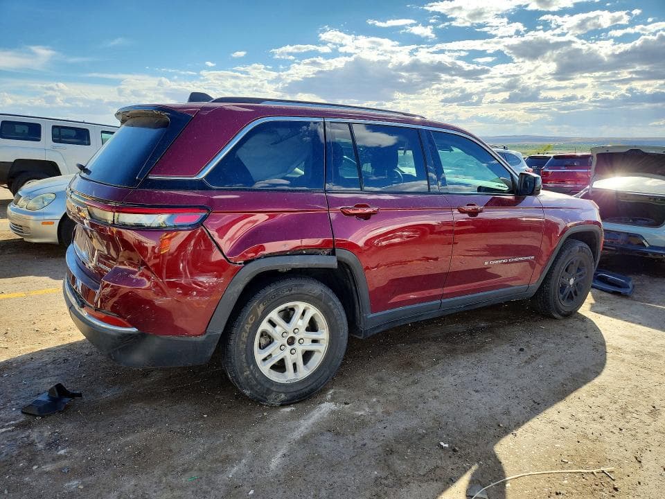 2023 JEEP GRAND CHEROKEE LAREDO 3