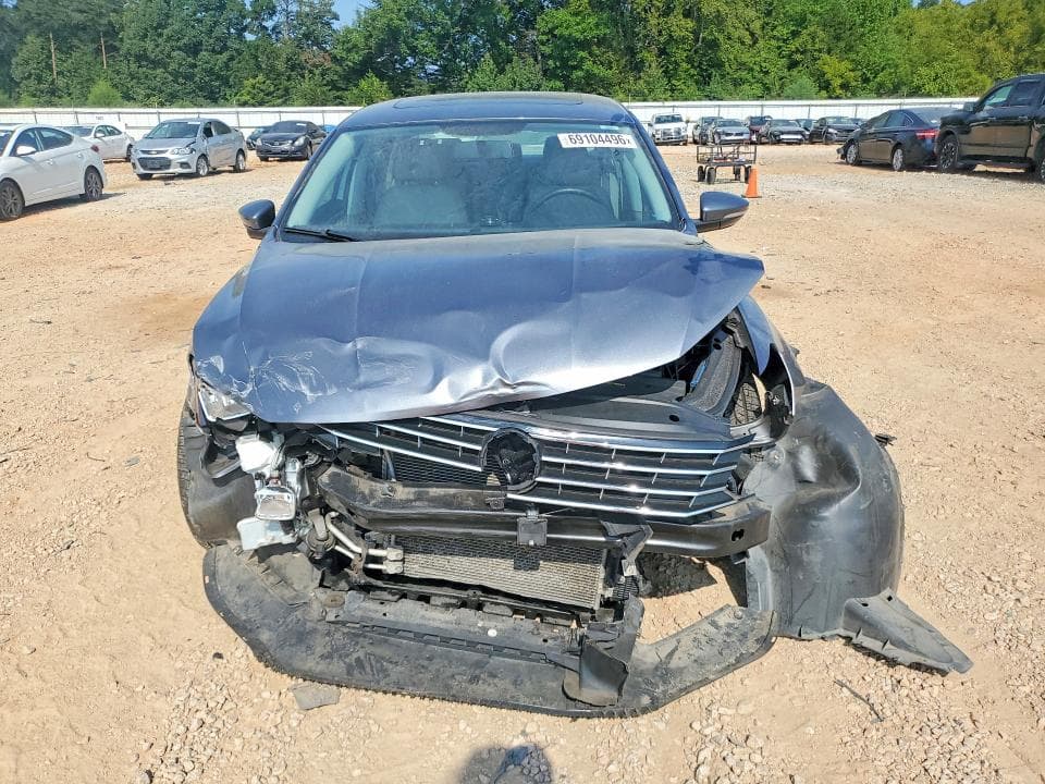 2018 VOLKSWAGEN PASSAT SE 5