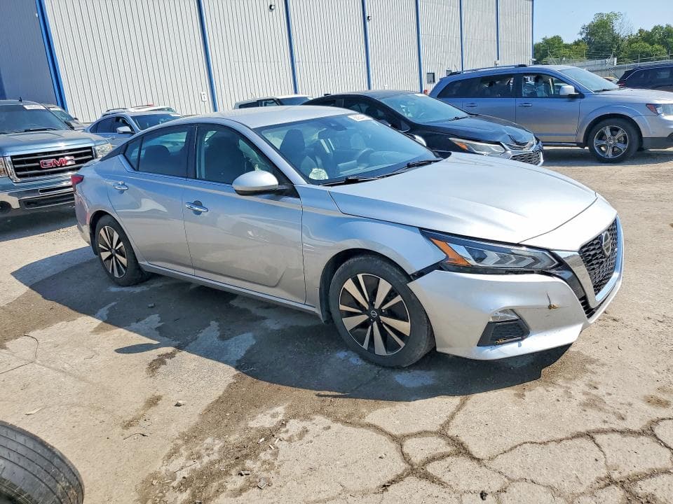 2022 NISSAN ALTIMA SV 4