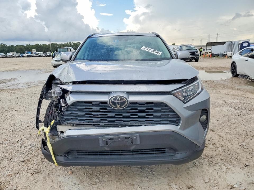 2020 TOYOTA RAV4 XLE 5