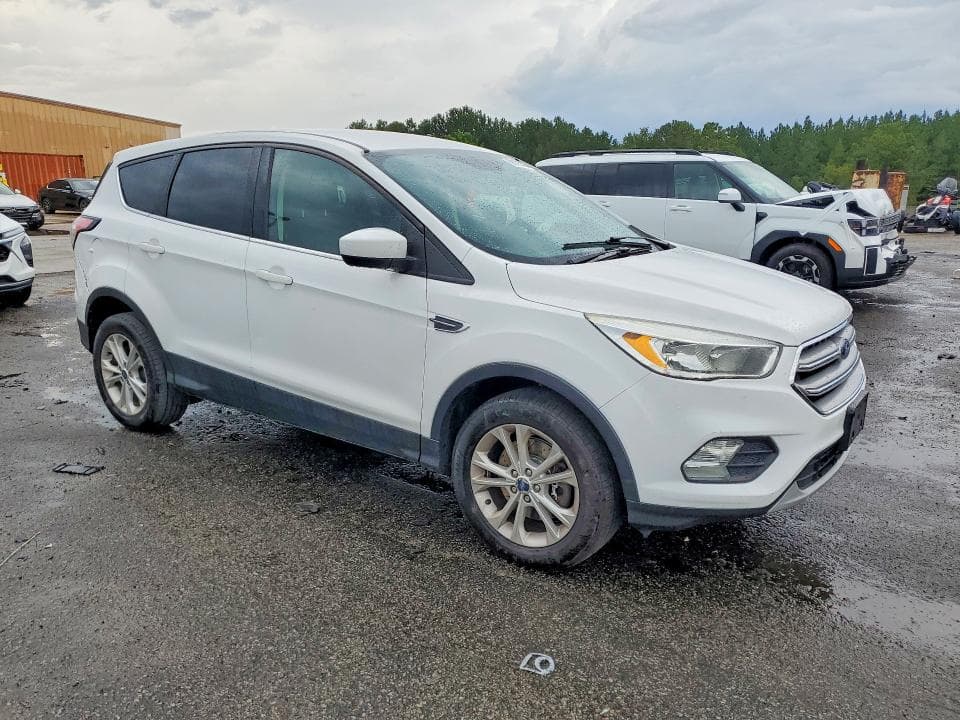 2017 FORD ESCAPE SE 4