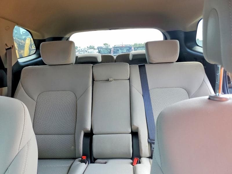 2017 HYUNDAI SANTA FE SE 10