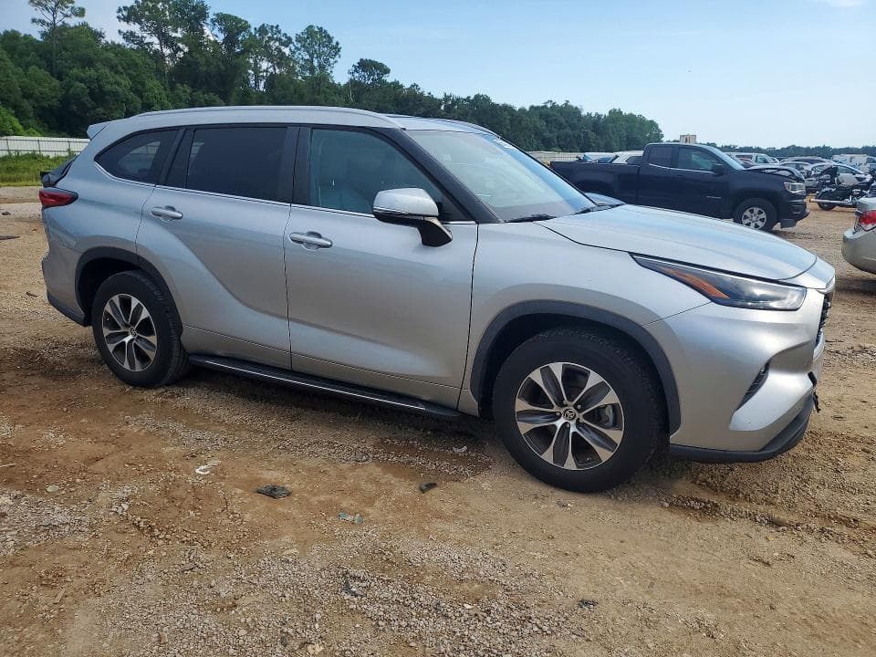 2023 TOYOTA HIGHLANDER XLE 4