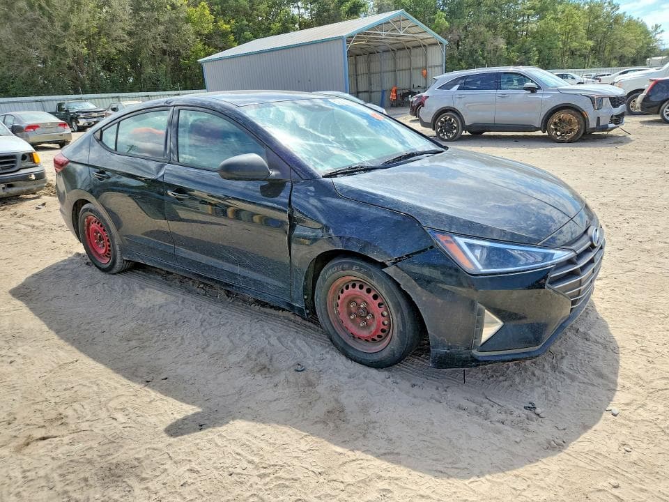 2019 HYUNDAI ELANTRA SE 4