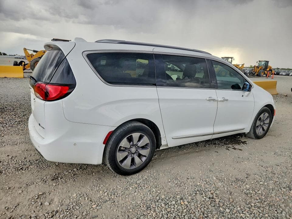 2018 CHRYSLER PACIFICA HYBRID LIMITED 3