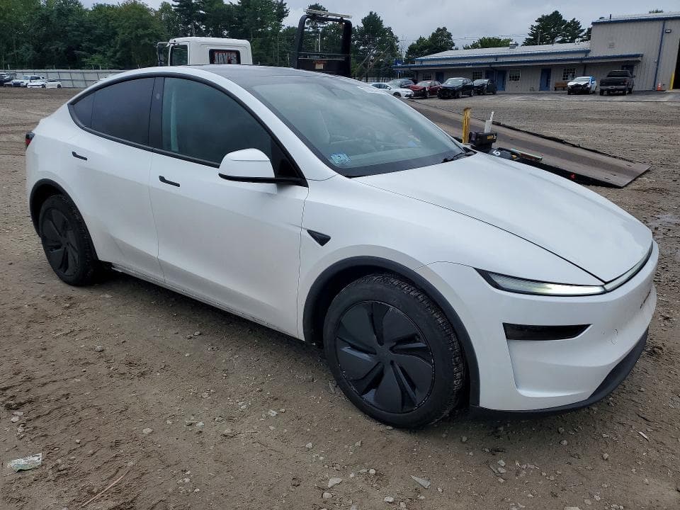 2026 TESLA MODEL Y 4