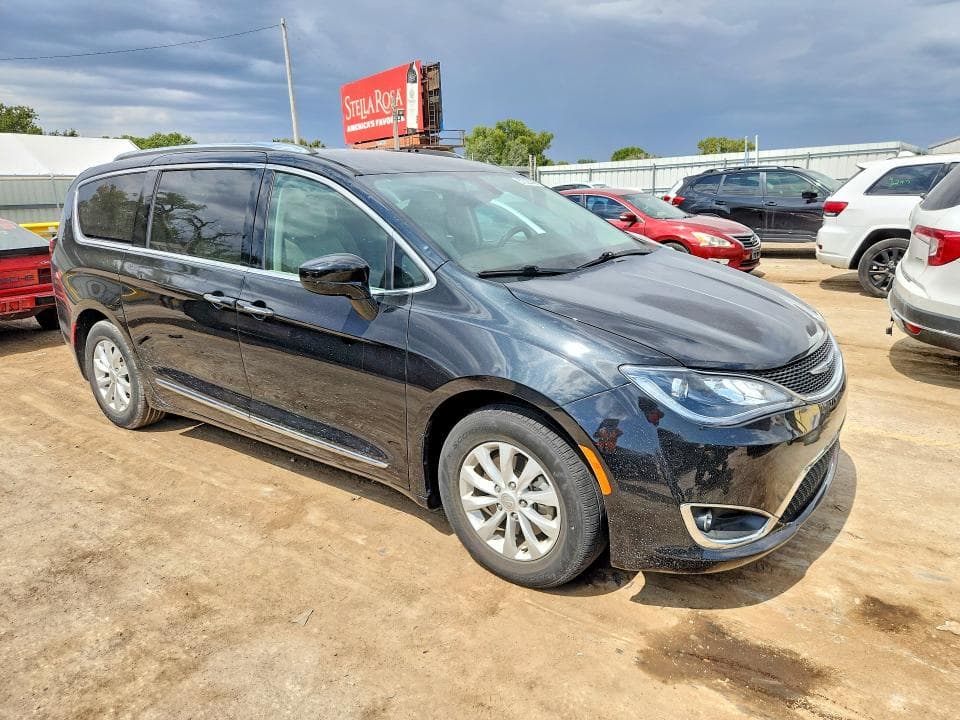 2018 CHRYSLER PACIFICA TOURING L 4