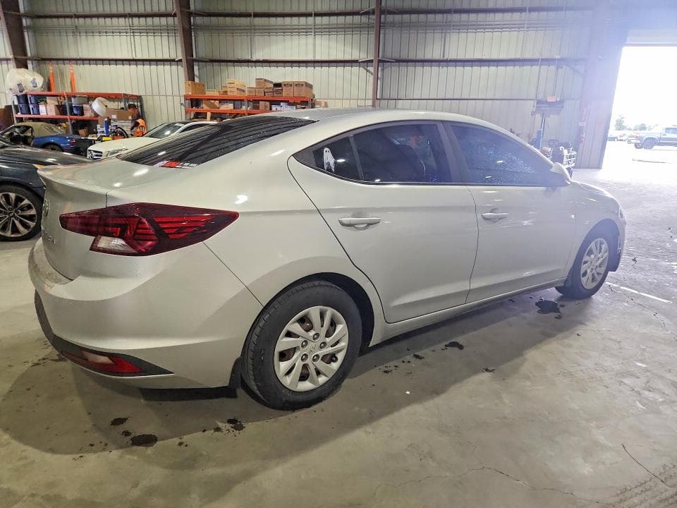 2020 HYUNDAI ELANTRA SE 3