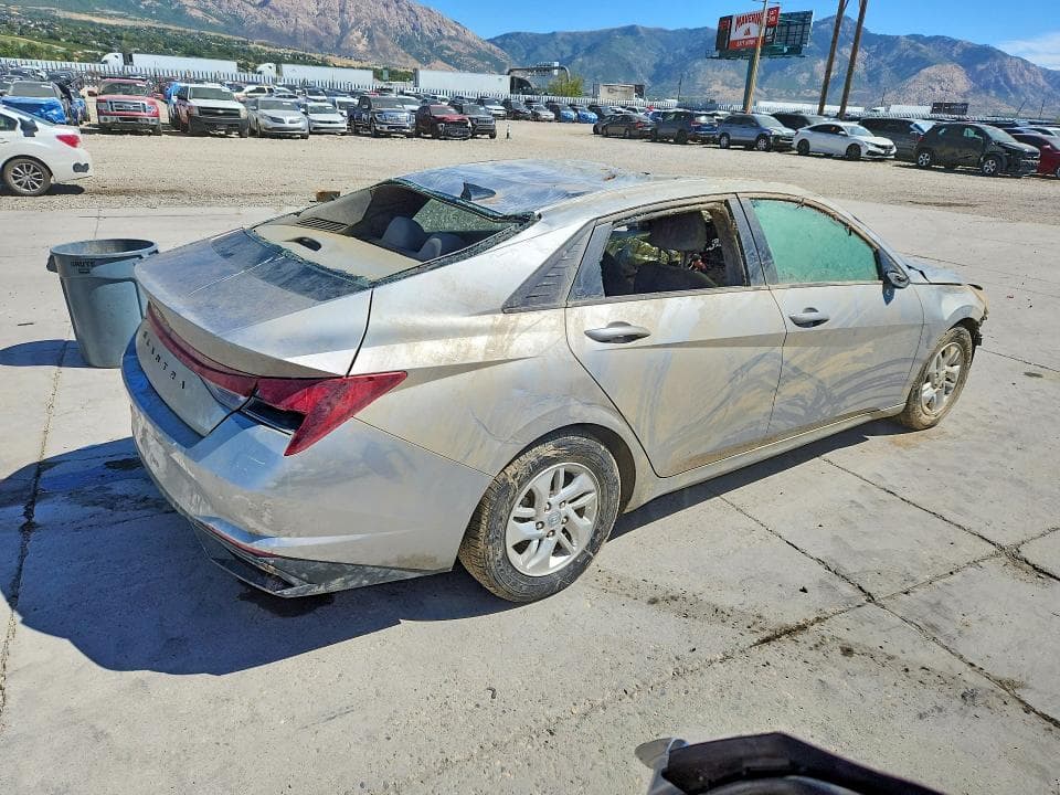 2021 HYUNDAI ELANTRA SE 3