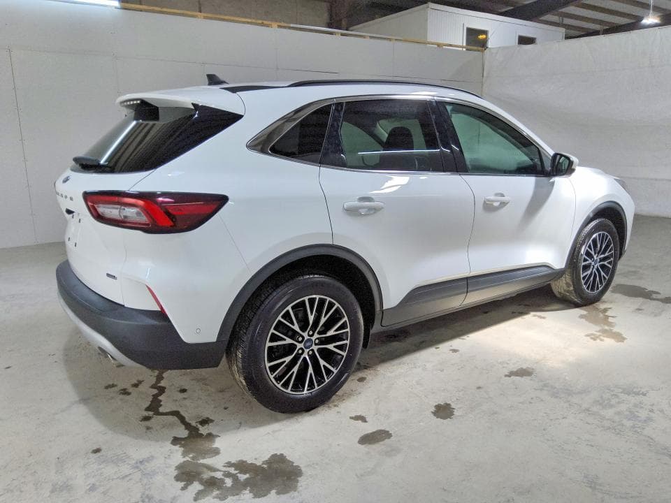 2023 FORD ESCAPE 3