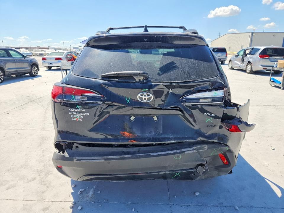 2026 TOYOTA COROLLA CROSS XLE 6