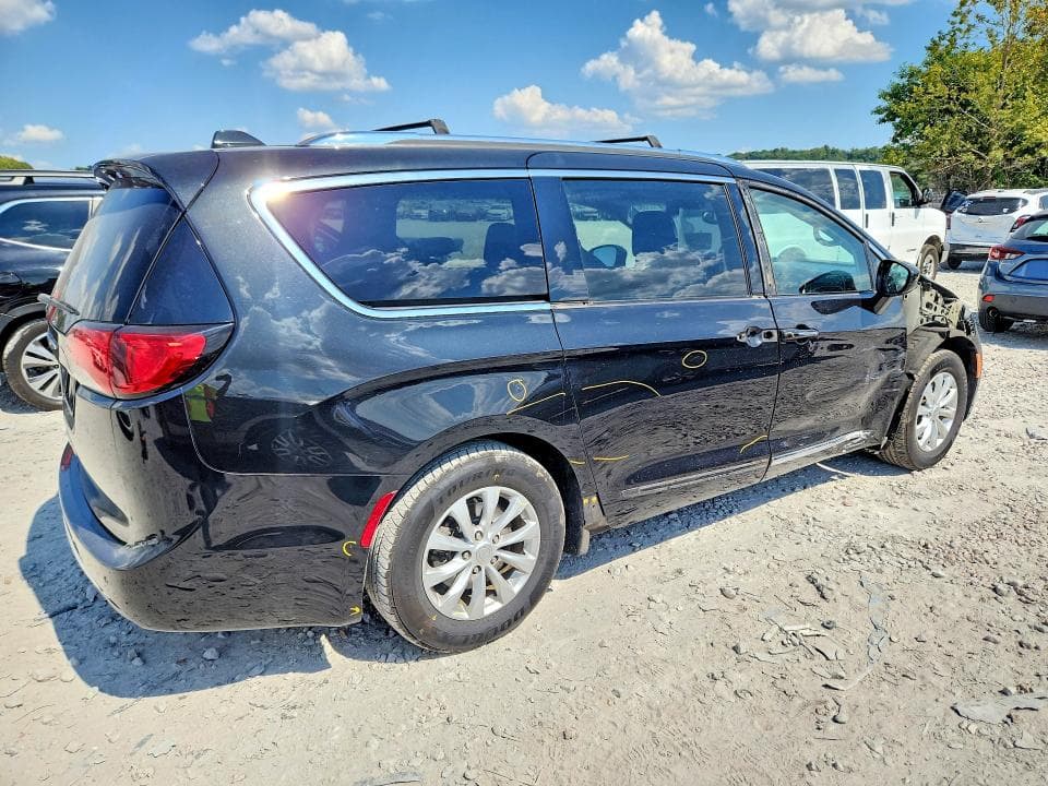 2019 CHRYSLER PACIFICA TOURING L 3