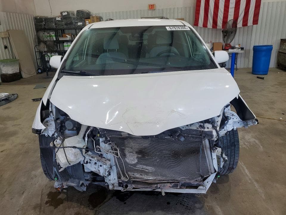 2020 TOYOTA SIENNA LE 5