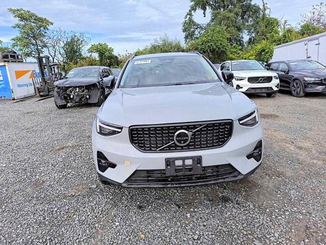 2026 VOLVO XC40 PLUS 5