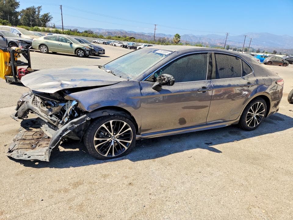 2018 TOYOTA CAMRY SE