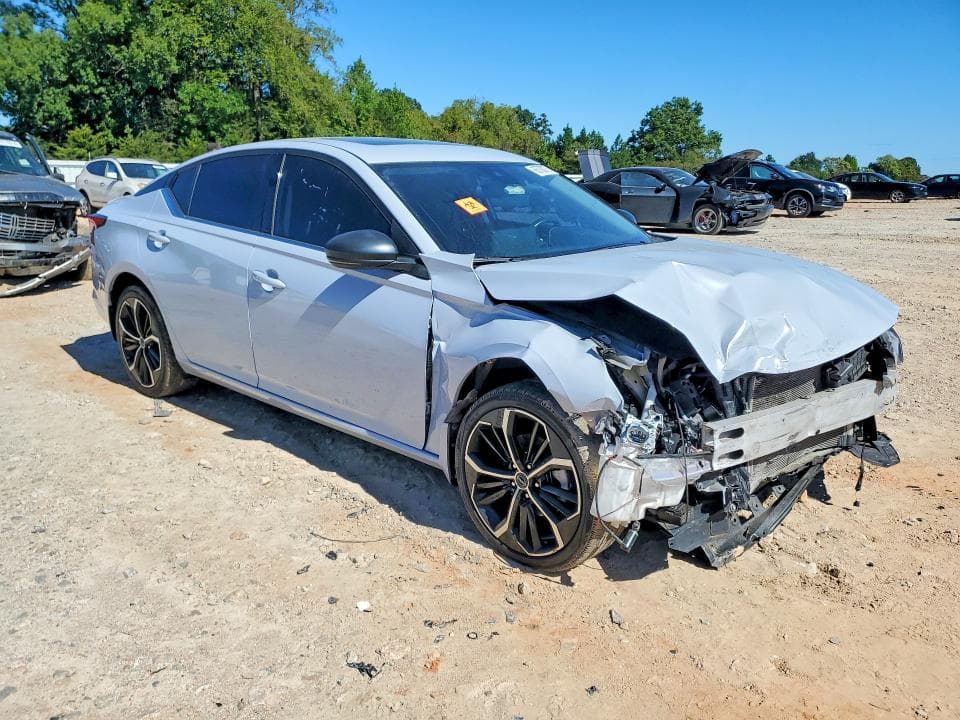 2023 NISSAN ALTIMA SR 4