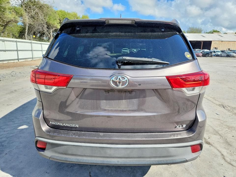 2017 TOYOTA HIGHLANDER XLE 6