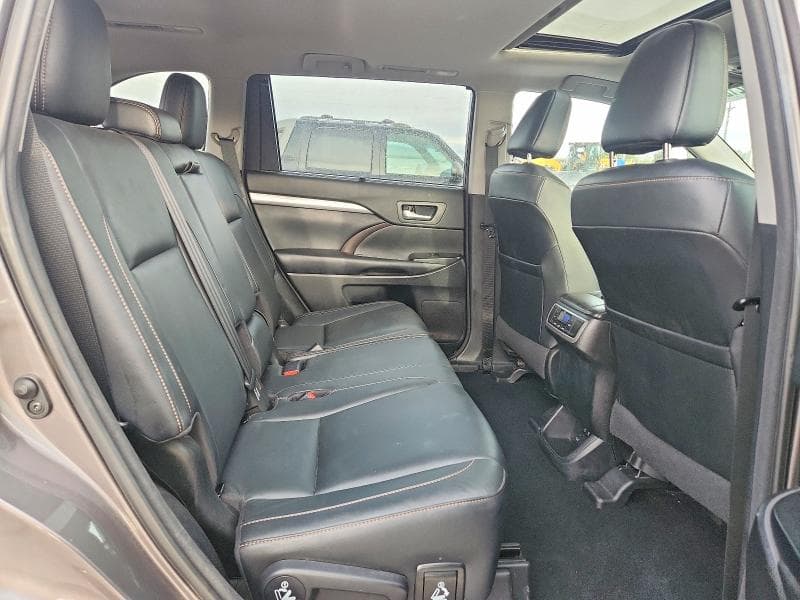 2018 TOYOTA HIGHLANDER XLE 11