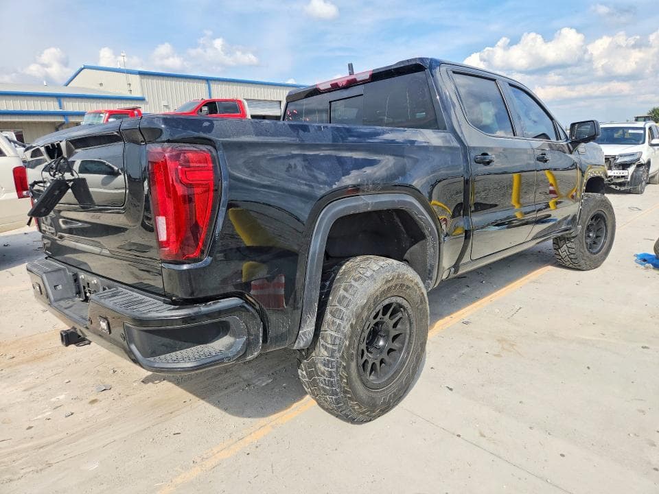 2023 GMC SIERRA K1500 AT4X 3