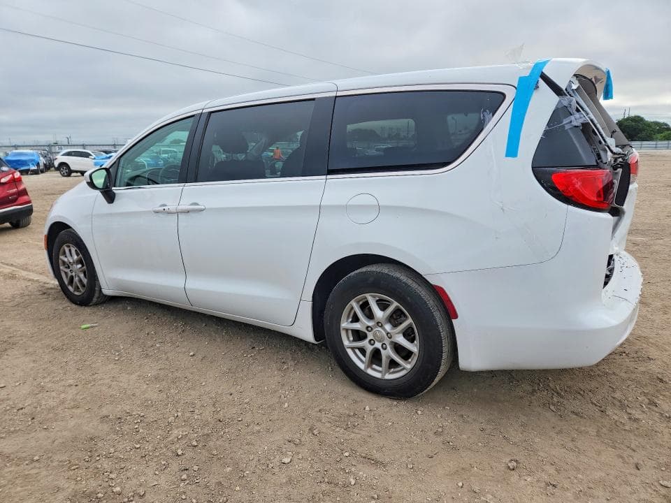 2017 CHRYSLER PACIFICA LX 2