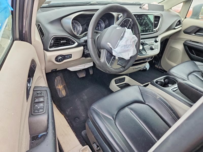 2023 CHRYSLER PACIFICA TOURING L 8