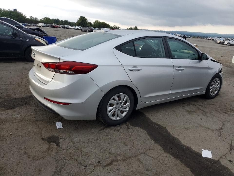 2018 HYUNDAI ELANTRA SE 3