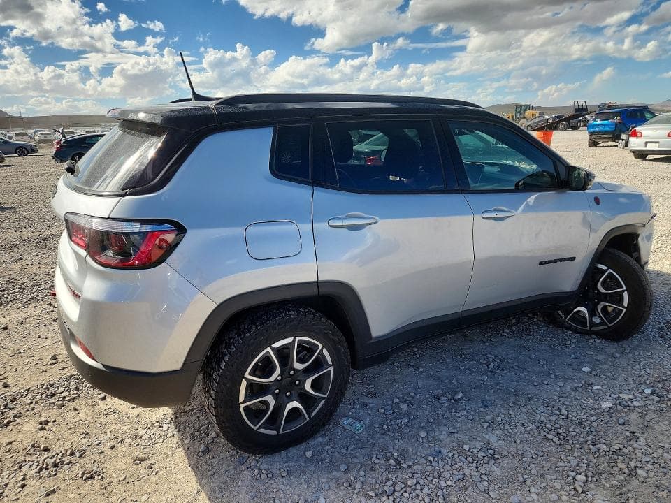 2024 JEEP COMPASS TRAILHAWK 3