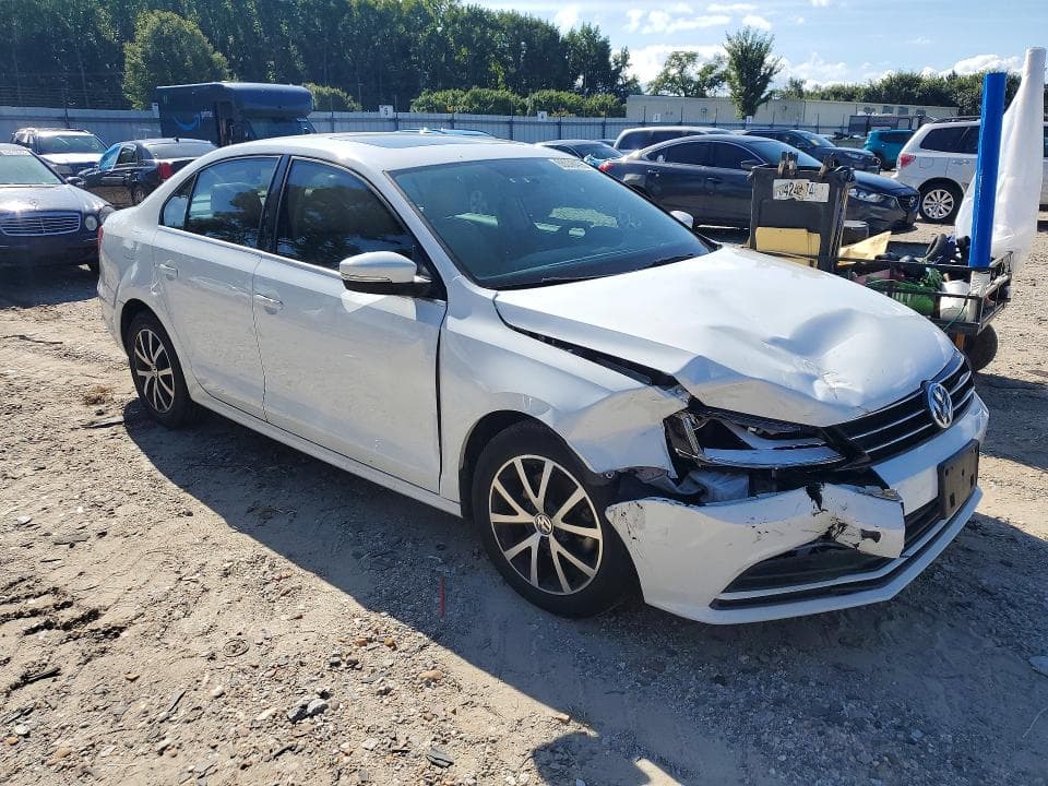 2017 VOLKSWAGEN JETTA SE 4