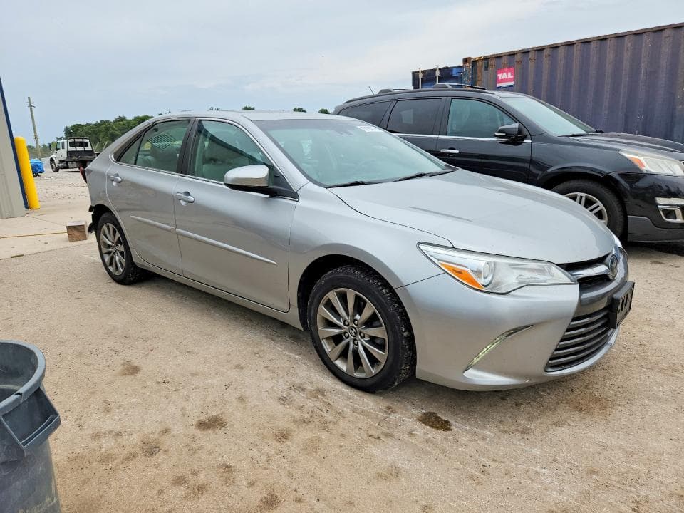 2017 TOYOTA CAMRY XLE 4