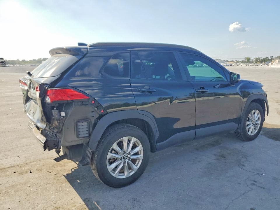 2023 TOYOTA COROLLA CROSS LE 3