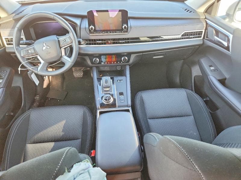 2024 MITSUBISHI OUTLANDER ES 8