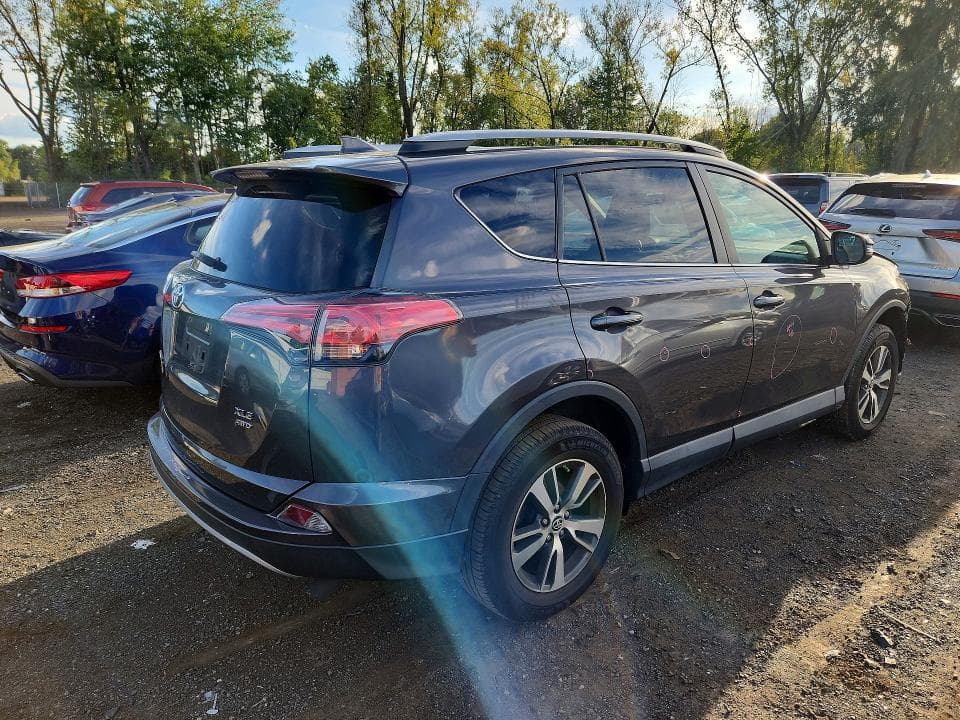 2017 TOYOTA RAV4 XLE 3