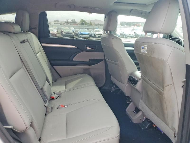 2017 TOYOTA HIGHLANDER XLE 11