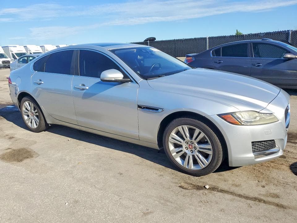 2017 JAGUAR XF PREMIUM 4