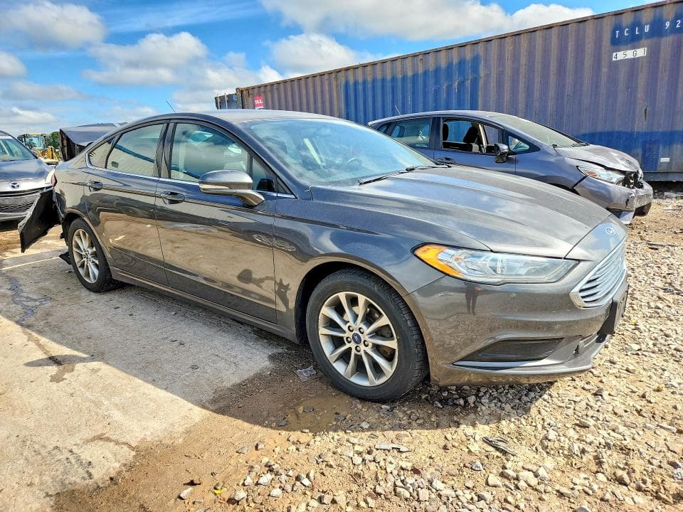 2017 FORD FUSION SE 4