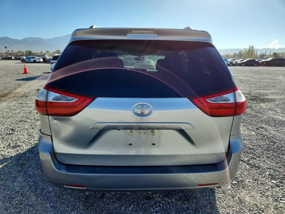 2017 TOYOTA SIENNA XLE 8-PASSENGER 6
