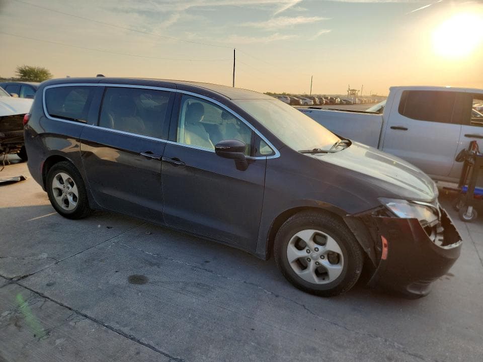 2017 CHRYSLER PACIFICA LX 4