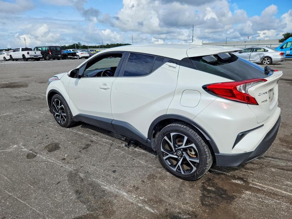 2020 TOYOTA C-HR XLE 2