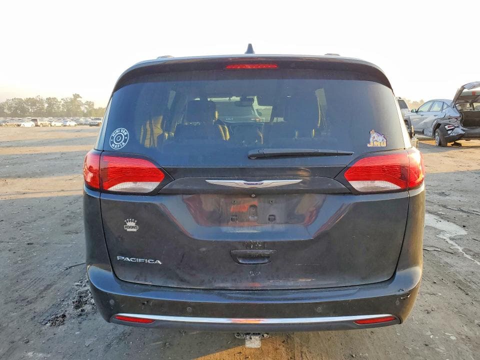 2020 CHRYSLER PACIFICA TOURING L 6