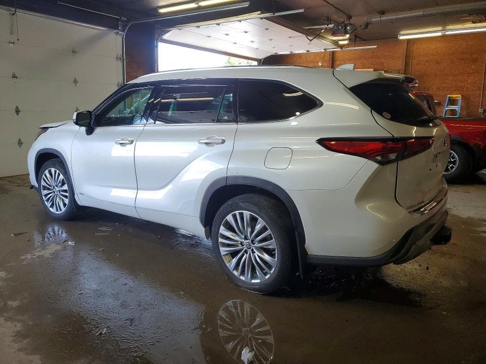 2023 TOYOTA HIGHLANDER HYBRID PLATINUM 2