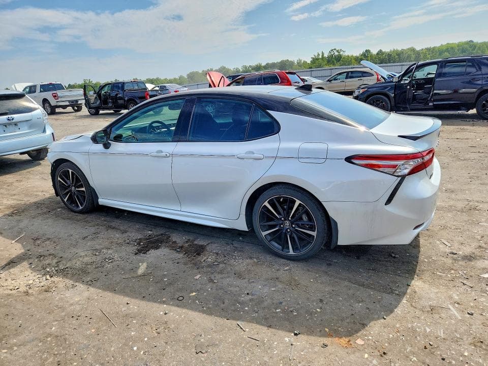 2019 TOYOTA CAMRY XSE 2