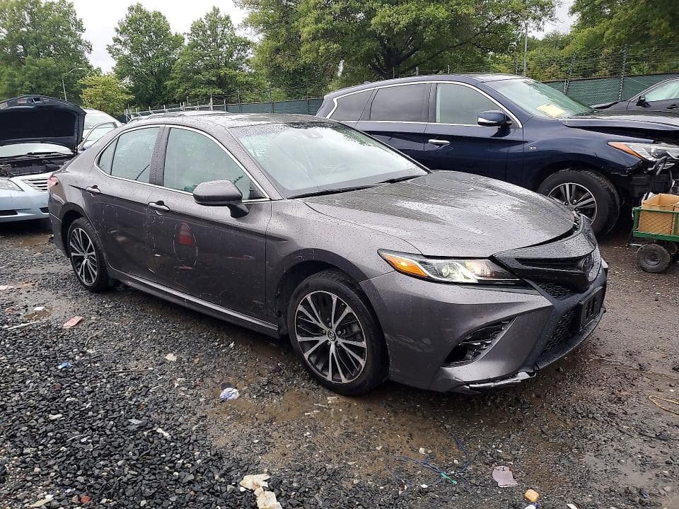 2020 TOYOTA CAMRY SE 4