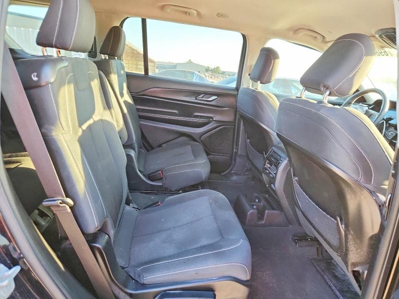 2023 JEEP GRAND CHEROKEE L LAREDO 11
