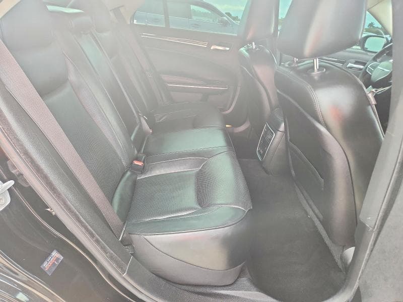 2019 CHRYSLER 300 LIMITED 10