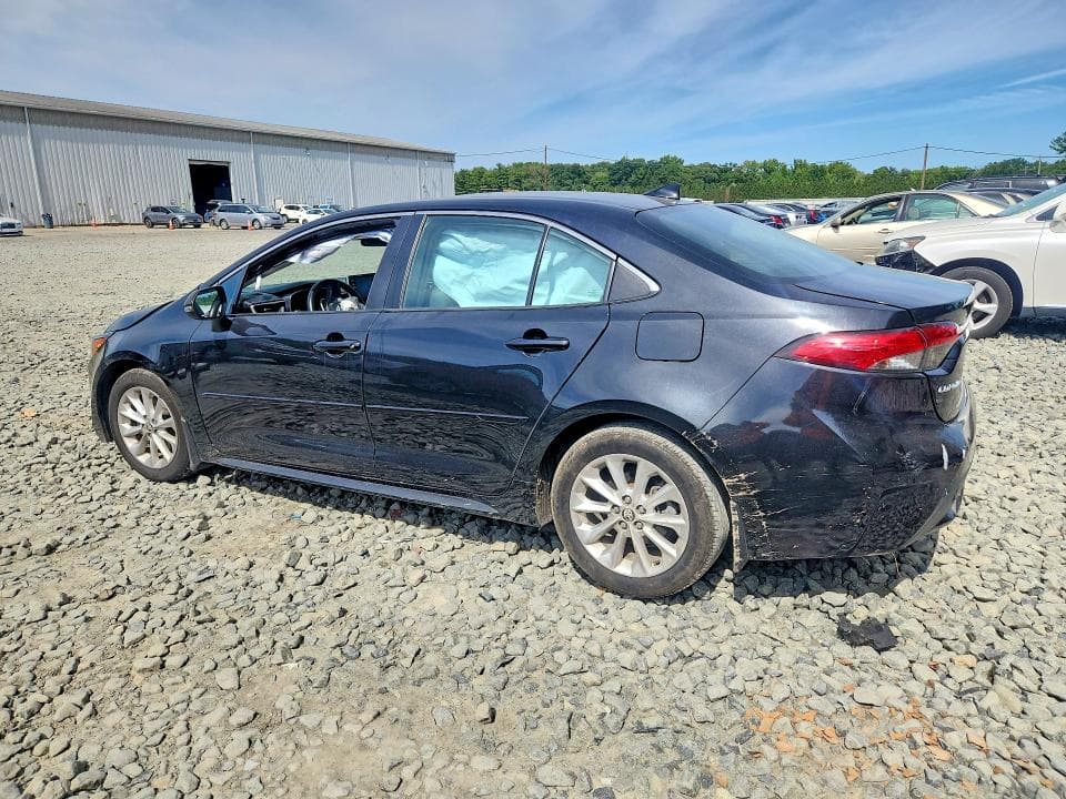 2021 TOYOTA COROLLA XLE 2