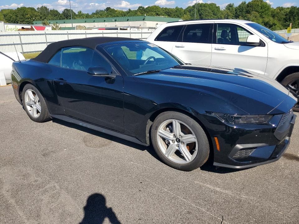 2026 FORD MUSTANG 4