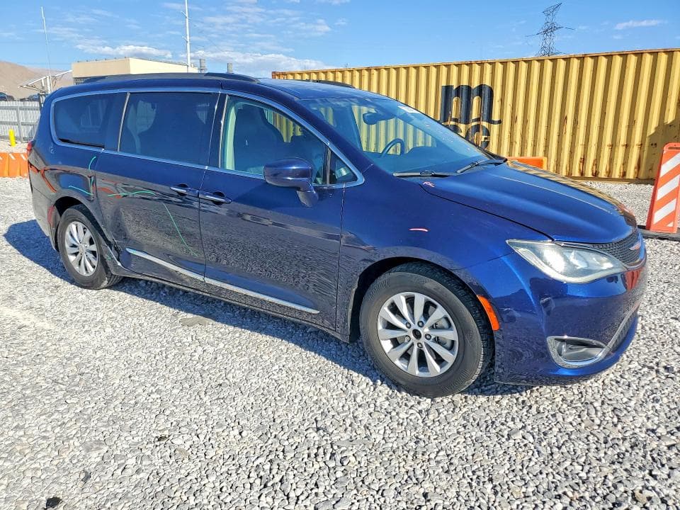 2017 CHRYSLER PACIFICA TOURING L 4