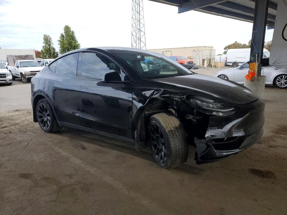 2023 TESLA MODEL Y 4