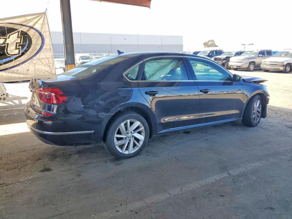 2018 VOLKSWAGEN PASSAT SE 3
