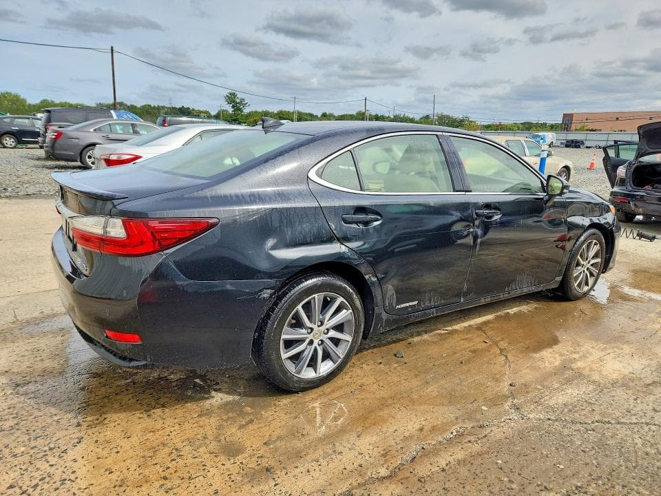 2017 LEXUS ES 300H 3